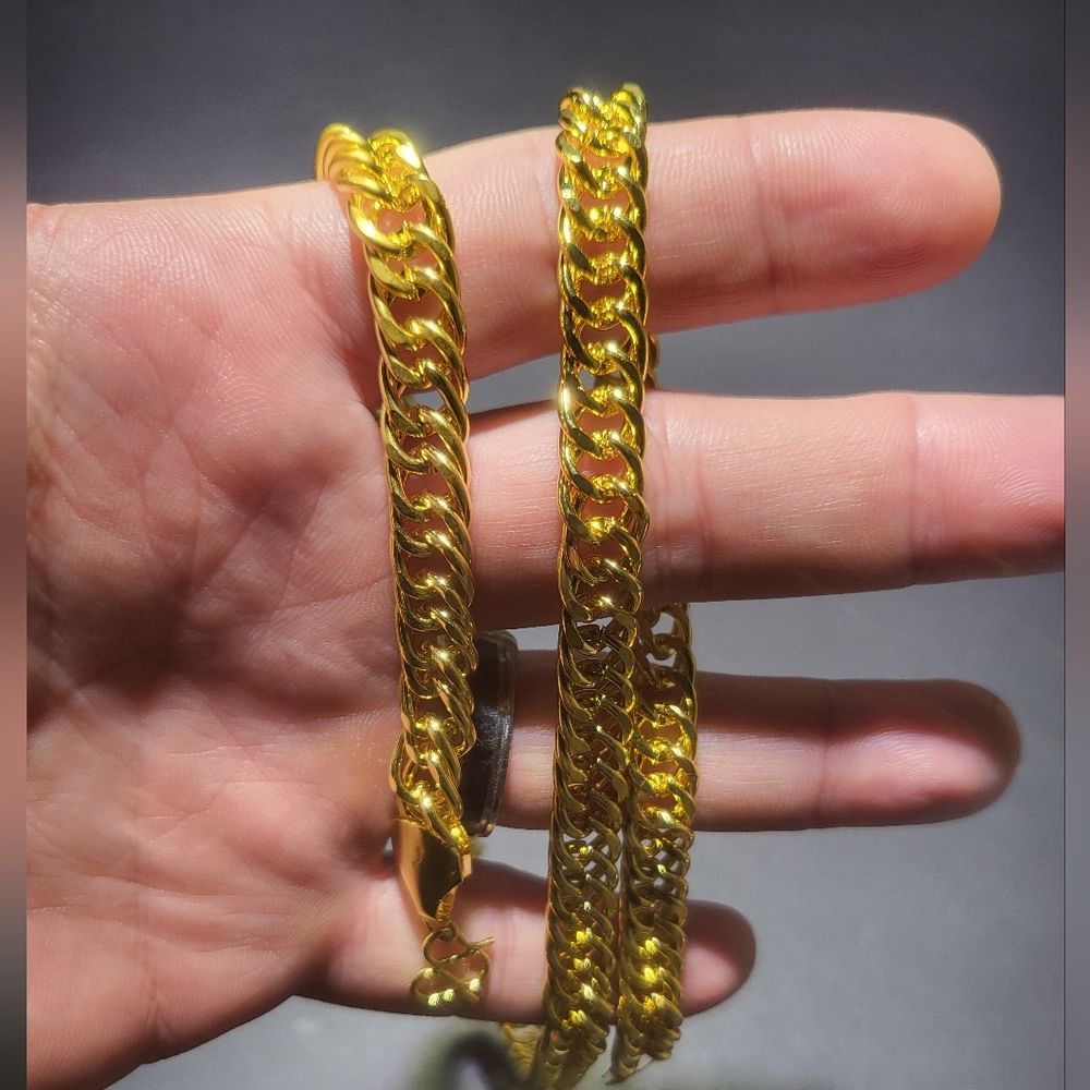 Gold cuban link necklace and bracelet....24021